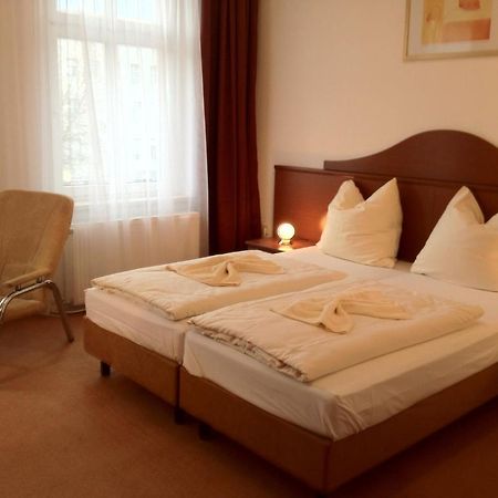 Baerliner Pension Берлин Стая снимка