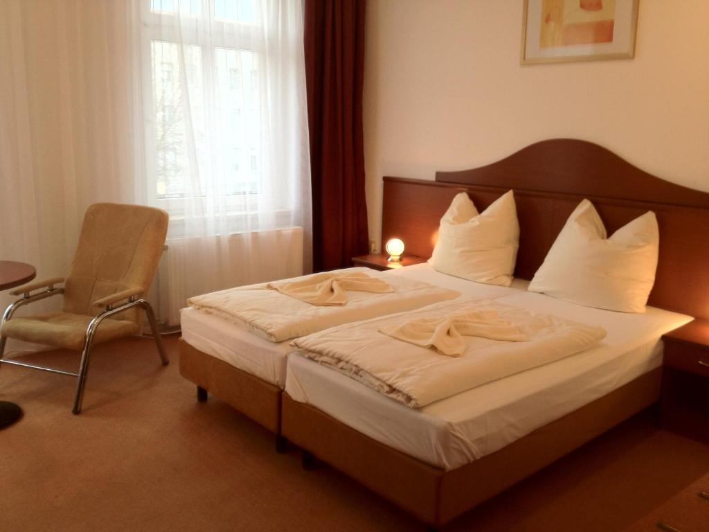 Baerliner Pension Берлин Стая снимка